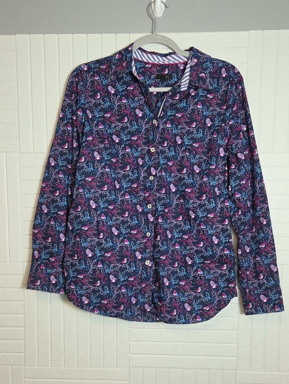 Talbots 100% Cotton Blue Winterbird Button Up Collared Shirt Size M